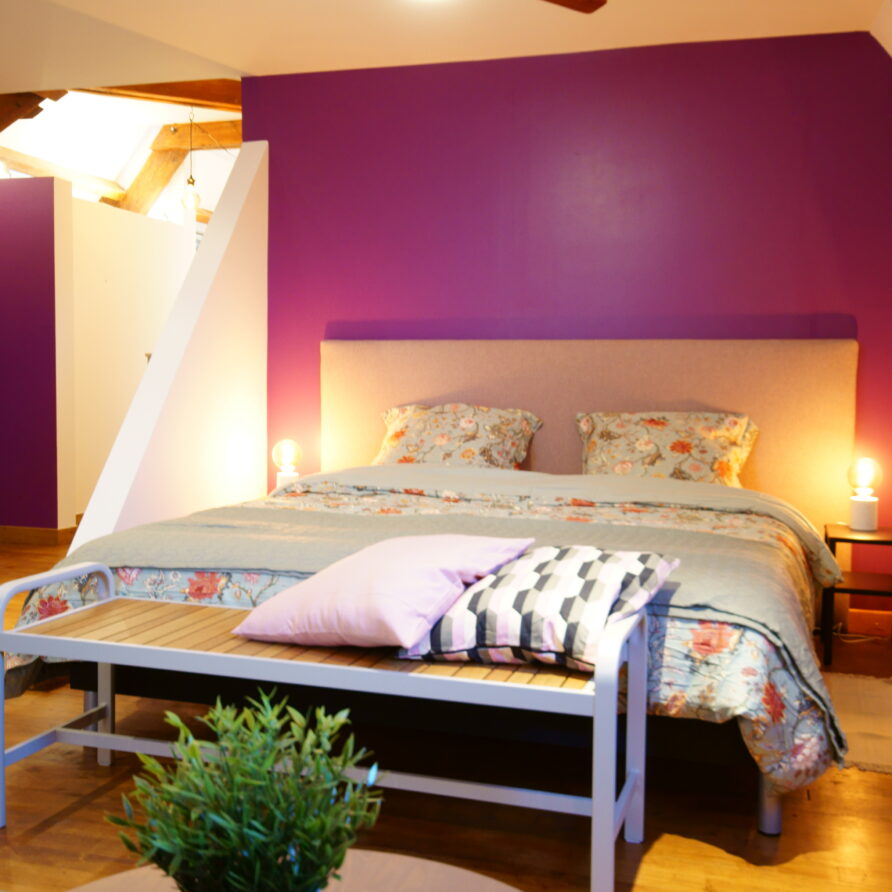 Chambres-dHotes-La-Bonne-Voie-Confert-Room-Bed-Total