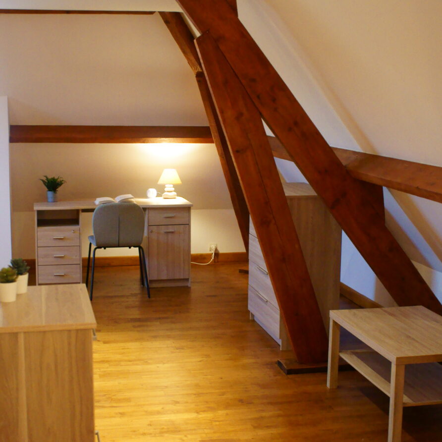 Chambres-dHotes-La-Bonne-Voie-Confort-Room-Desk-From-Entrance